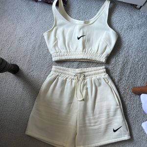 Two piece lounge set !